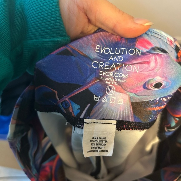 Evolution and Creation Flying Fish Patterned Leggings - Picture 3 of 3